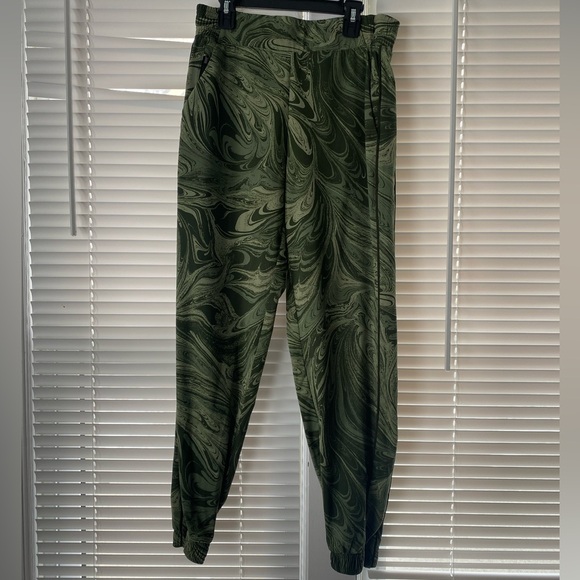 Athleta Pants - Athleta Sumi Marble Green Print Brooklyn Joggers Active Athletic Streetwear Gorp